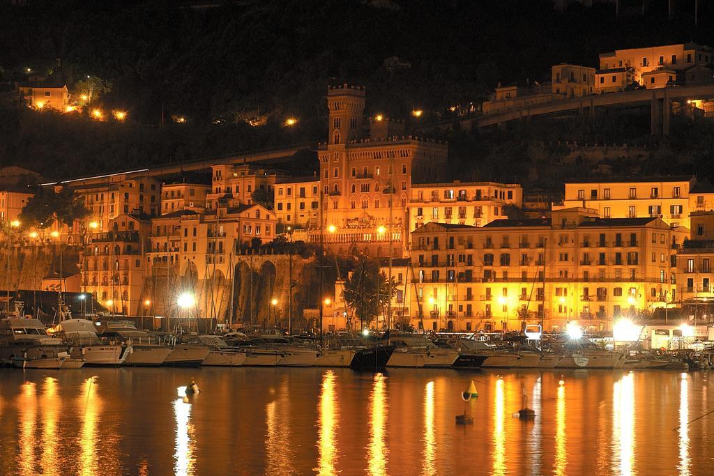 Piazza Alario Apartment Salerno Ruang foto