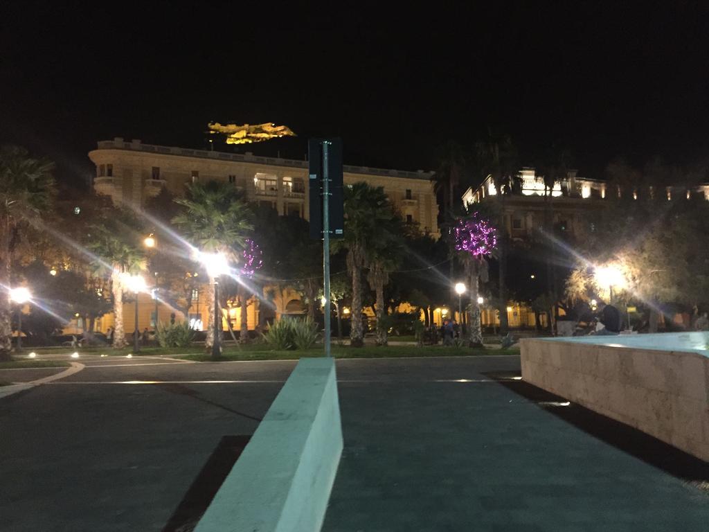 Piazza Alario Apartment Salerno Bagian luar foto
