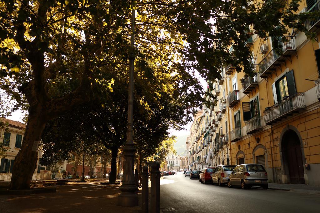 Piazza Alario Apartment Salerno Bagian luar foto