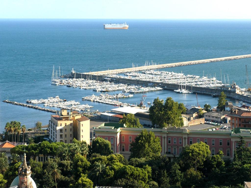 Piazza Alario Apartment Salerno Bagian luar foto