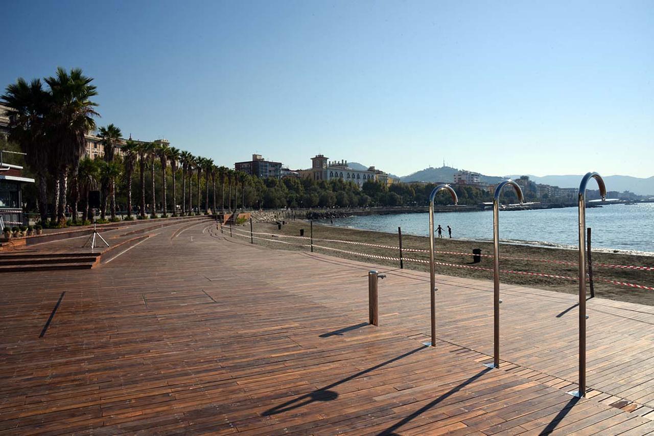 Piazza Alario Apartment Salerno Bagian luar foto